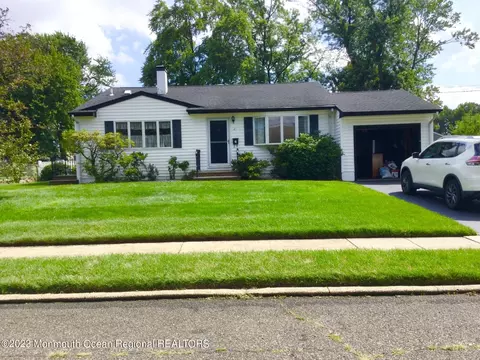 21 Barrier Dr, Hazlet, NJ 07730