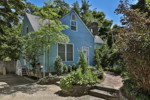 17 Tindall Rd, Middletown, NJ 07748