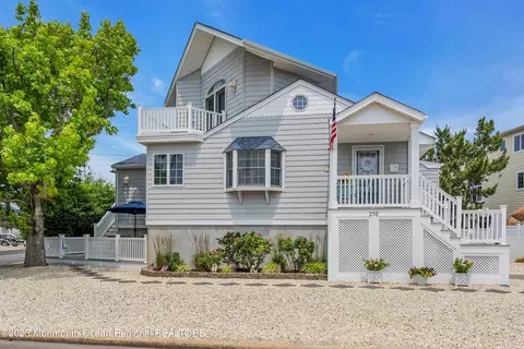 258 San Fernando Dr, Lavallette, NJ 08735