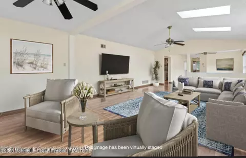 2170 Agincourt Rd, Toms River, NJ 08755
