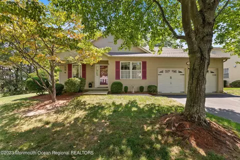 415 Lily Ct, Whiting, NJ 08759