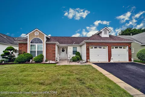 3 Maidstone Ct, Toms River, NJ 08757
