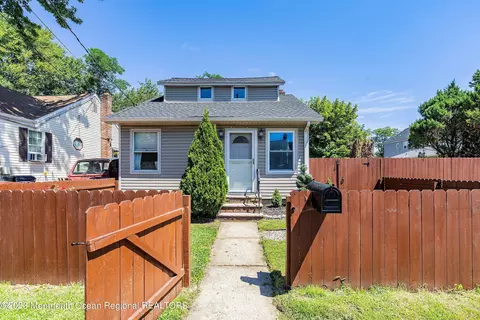 22 Day Ave, Middletown, NJ 07748