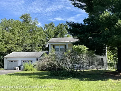 6 Georgetown Dr, Manalapan, NJ 07726