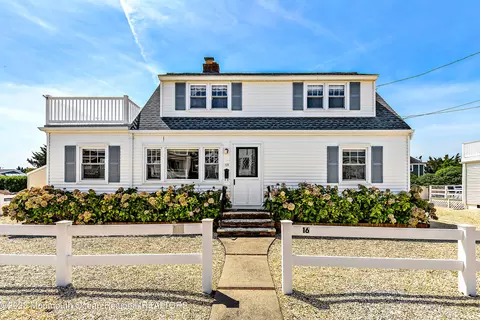16 E Wyoming Ave, Long Beach Township, NJ 08008