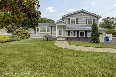 5 Fernwood Pl, Old Bridge, NJ 08857