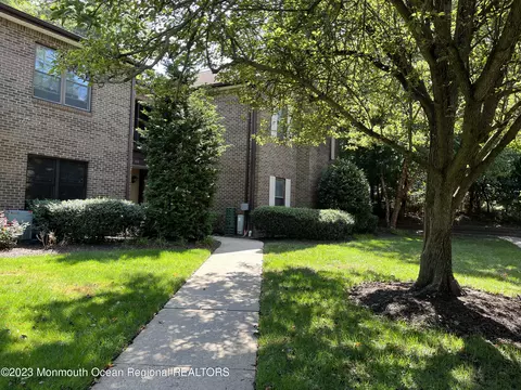 1207 Wellington Pl, Aberdeen, NJ 07747
