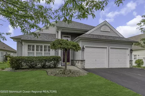 3 Gascony Cir, Manchester, NJ 08759