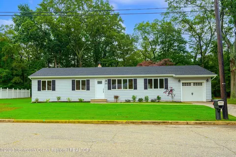 500 16th Ave, Brick, NJ 08724