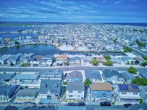 210 Kathryn St, Lavallette, NJ 08735