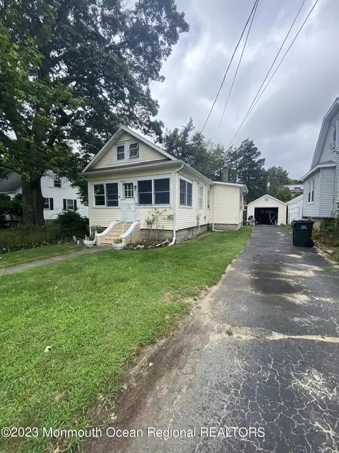 220 Chatham Ave, Oakhurst, NJ 07755