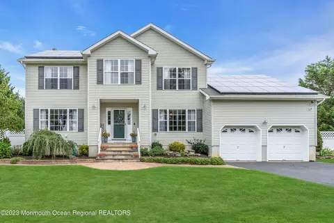 5 Autumn Dr, Howell, NJ 07731