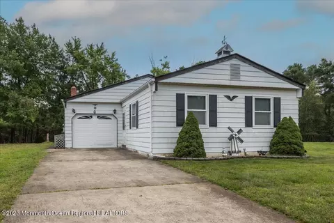 6 Lagos Ct, Toms River, NJ 08757