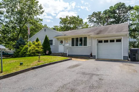 201 Midstreams Pl, Brick, NJ 08724