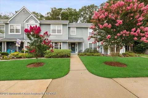 206 Ashwood Ct, Howell, NJ 07731