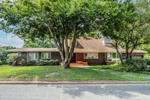 64 Dwight Dr, Ocean, NJ 07712