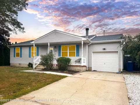 248 Neptune Dr, Stafford, NJ 08050