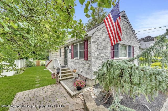 84 Ravine Dr, Matawan, NJ 07747