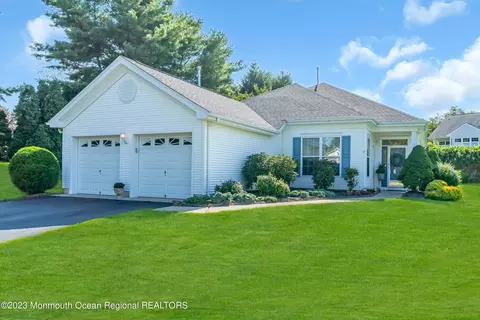 11 Dawnwinds Ct, Lakewood, NJ 08701