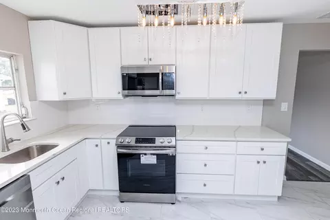 22 Tivoli St, Toms River, NJ 08757