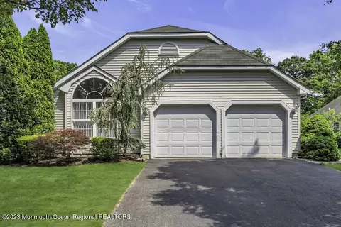 5 Winding River Rd, Lakewood, NJ 08701