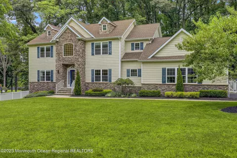 28 Van Brackle Rd, Holmdel, NJ 07733