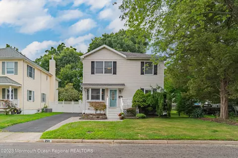 281 End Ave, Belford, NJ 07718