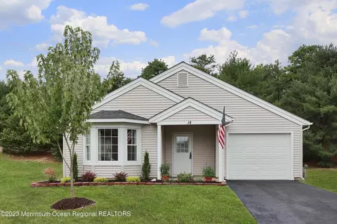 14 Arrow Wood Ct, Barnegat, NJ 08005