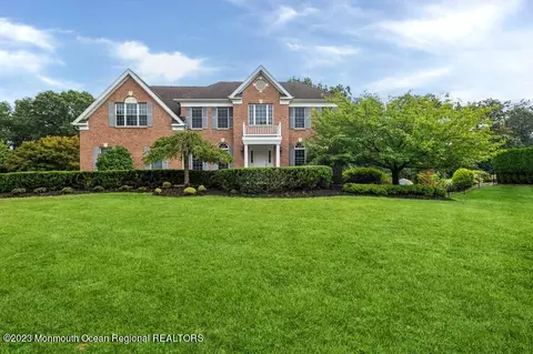 20 Mackenzie Ct, Freehold, NJ 07728