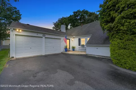 44 Buckingham Dr, Jackson, NJ 08527