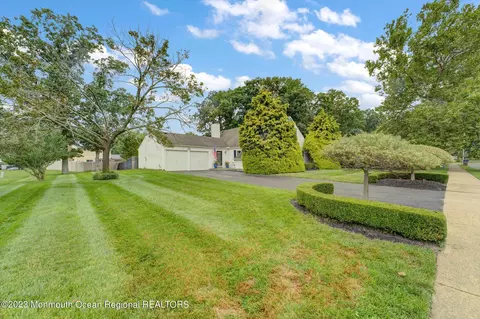 44 Buckingham Dr, Jackson, NJ 08527 photo 4