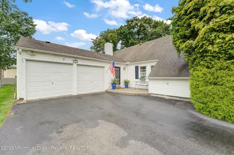 44 Buckingham Dr, Jackson, NJ 08527 photo 2
