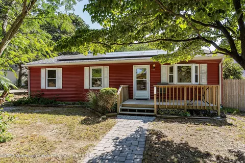 521 Nautilus Dr, Manahawkin, NJ 08050