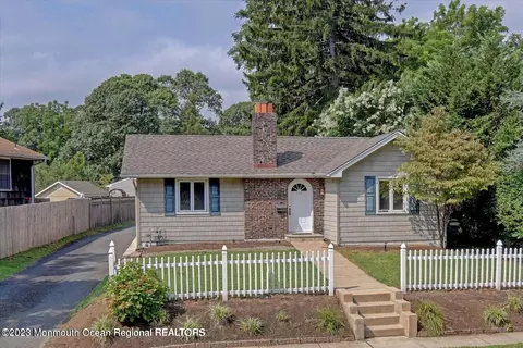 152 Monmouth Rd, Oakhurst, NJ 07755