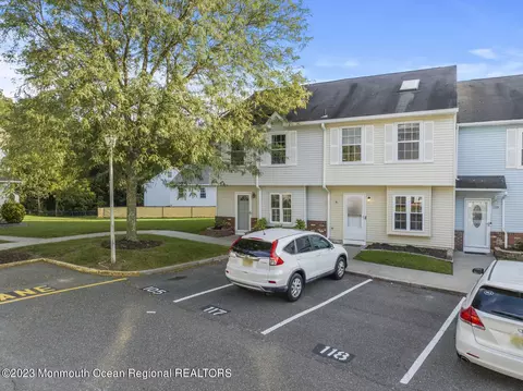118 Joan Ct, Jackson, NJ 08527