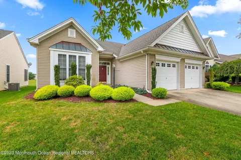 18 Barton Creek Rd, Jackson, NJ 08527