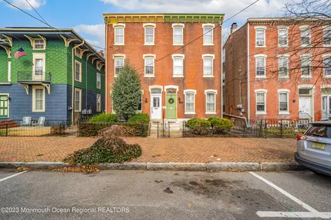 313 E Union St, Burlington, NJ 08016