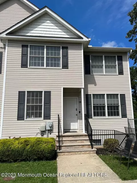 39 Empire Ln, Lakewood, NJ 08701
