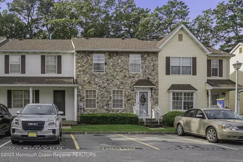 465 Rose Ct, Lakewood, NJ 08701