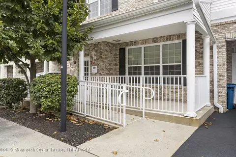 112 Regency Ct, Morganville, NJ 07751