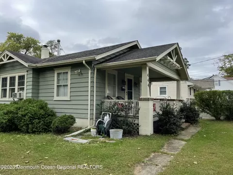 444 W Park Ave, Oakhurst, NJ 07755