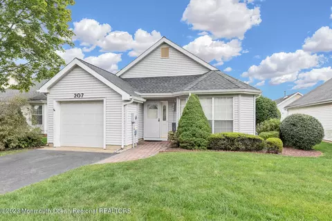 207 Loganberry Ln, Freehold, NJ 07728