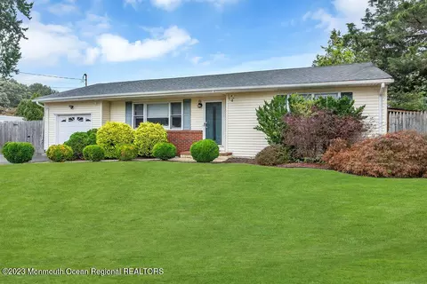 415 Seaward Pl, Forked River, NJ 08731