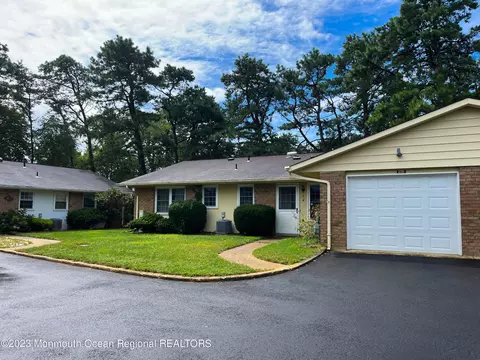 21 Gramercy Ln # B, Manchester, NJ 08759