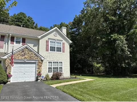 1006 Gardenia Dr, Brick, NJ 08724