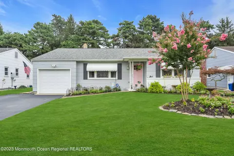26 Beaverbrook Dr, Toms River, NJ 08757