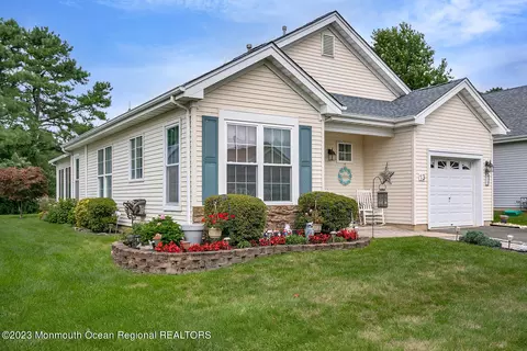 13 Kirkby Ln, Manchester, NJ 08759