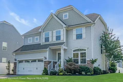 31 Imlay Ln, Farmingdale, NJ 07727