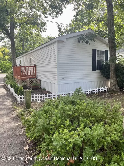 22 Pinewood Trl, Brick, NJ 08724