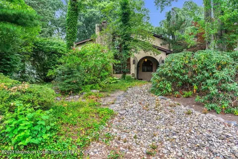 517 Hemlock Hill Dr, Toms River, NJ 08753
